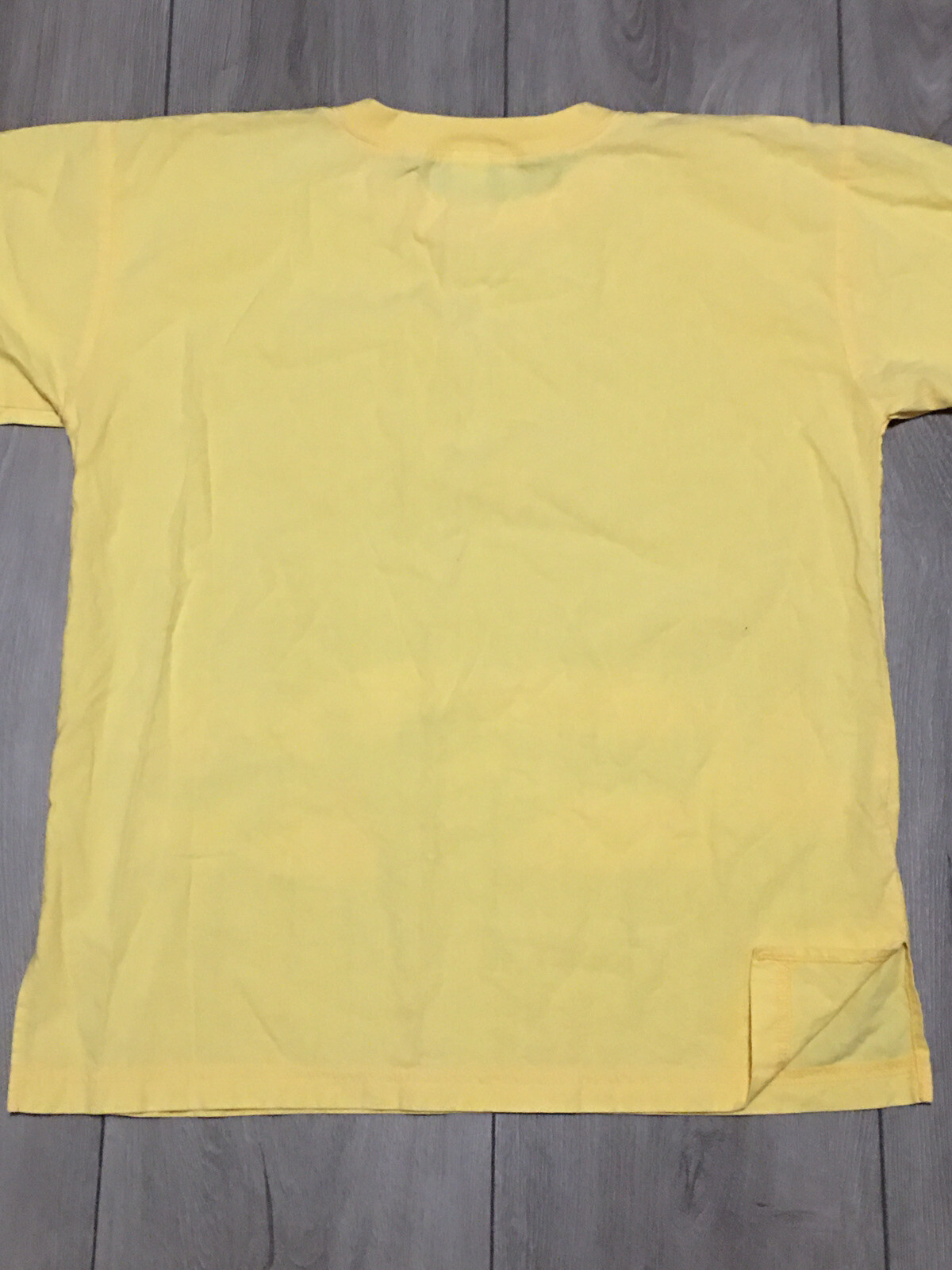 Vintage 1990’s SK Sport Yellow Surfing Beach T-shirt Men’s Sz Small Umbrellas