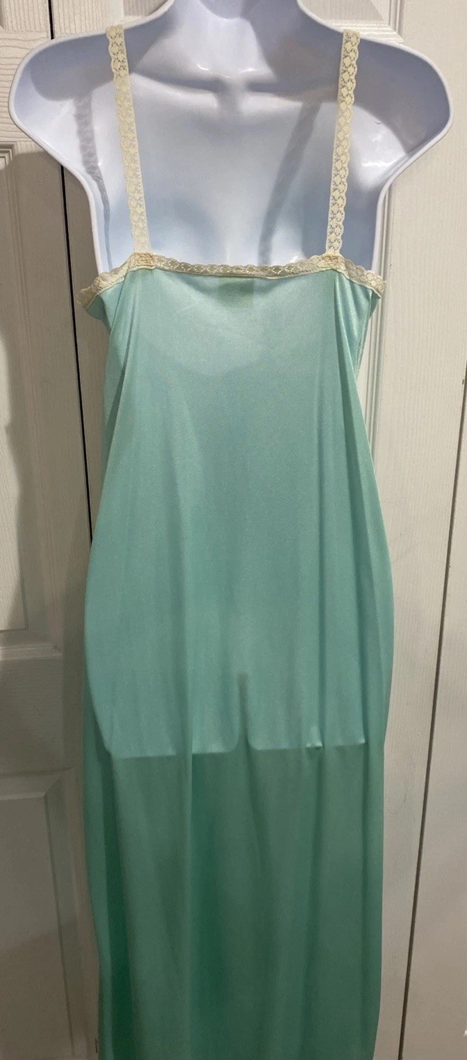 STARDUST VTG Intimate Lingerie Nightgown Robe Ensemble Laced Size M Mint Green