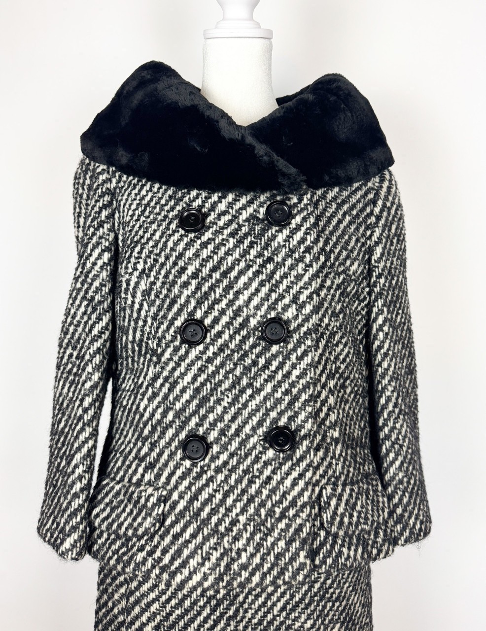 1960s Vintage Wool Tweed Chinchilla Fur Trim Jacket and Skirt Suit Set