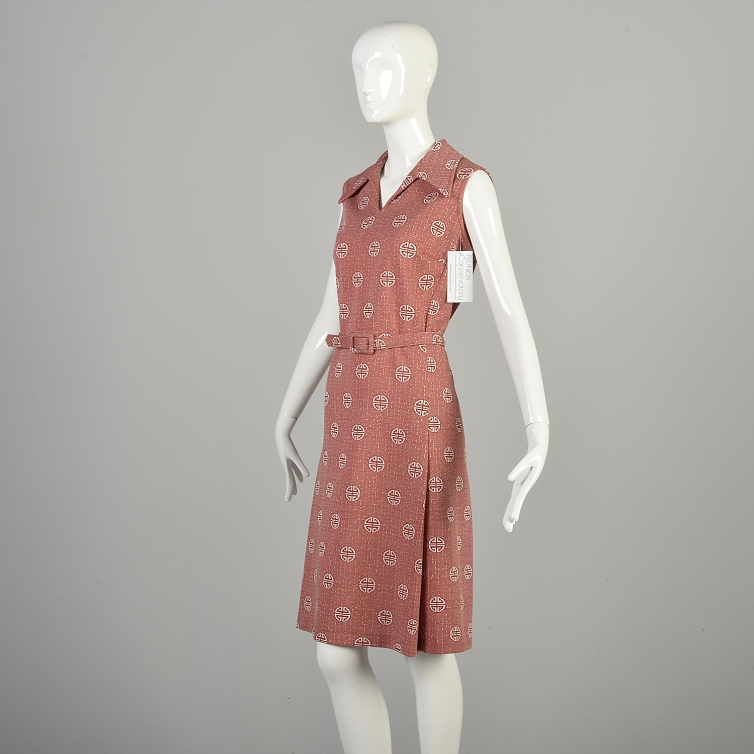 1970s Large Asian Pattern Sleeveless Dress Belted Knee length Wing Collar