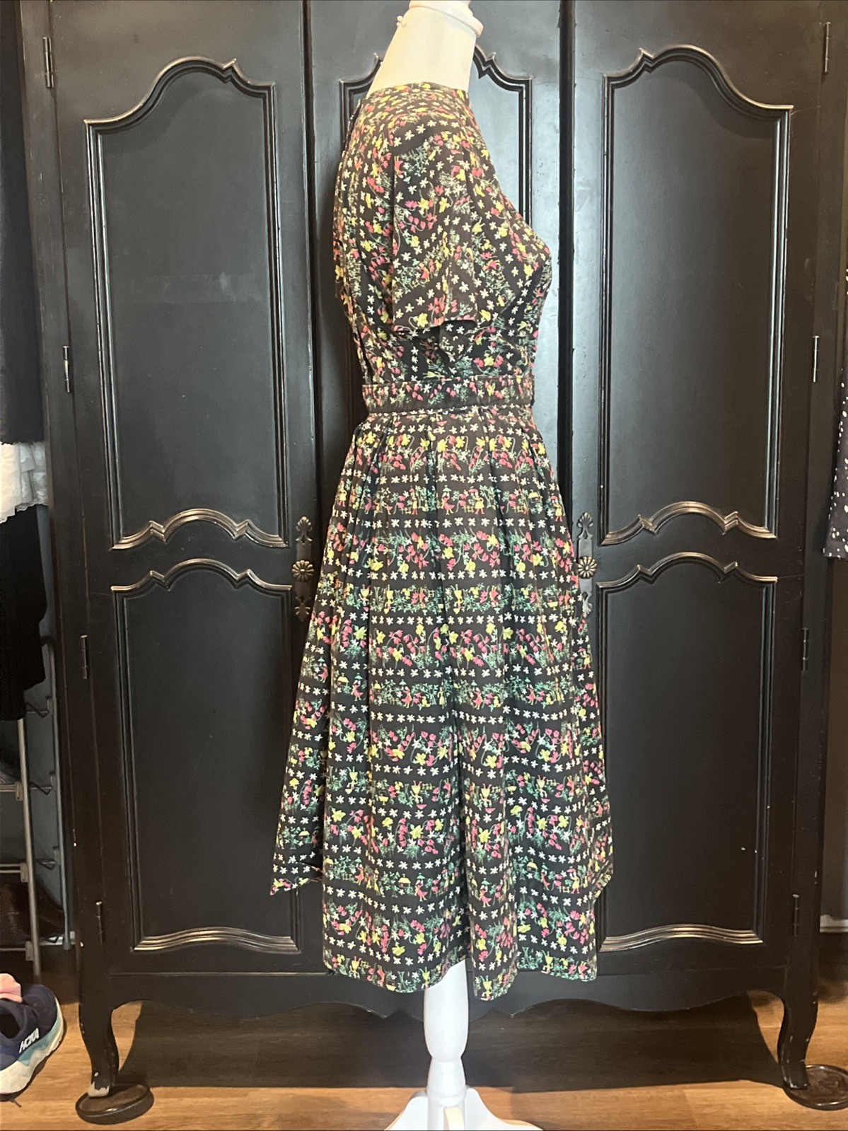 Vtg. 1950’s Full Day Dress Belted Pleated Skirt Novelty Folk Floral Print Sz S
