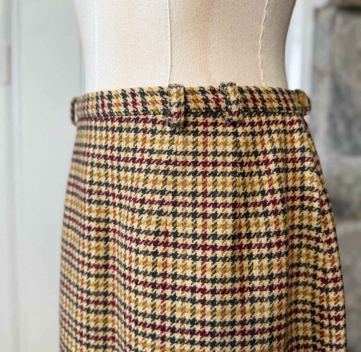 1960s Wool Houndstooth Plaid Vintage Shin Length Skirt Academia Preppy Size 6