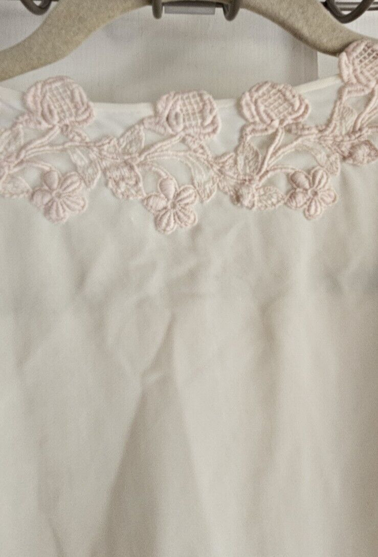 Vtg Eye Ful By The Flaums pink floral emrboiered neck layered nightgrown Medium