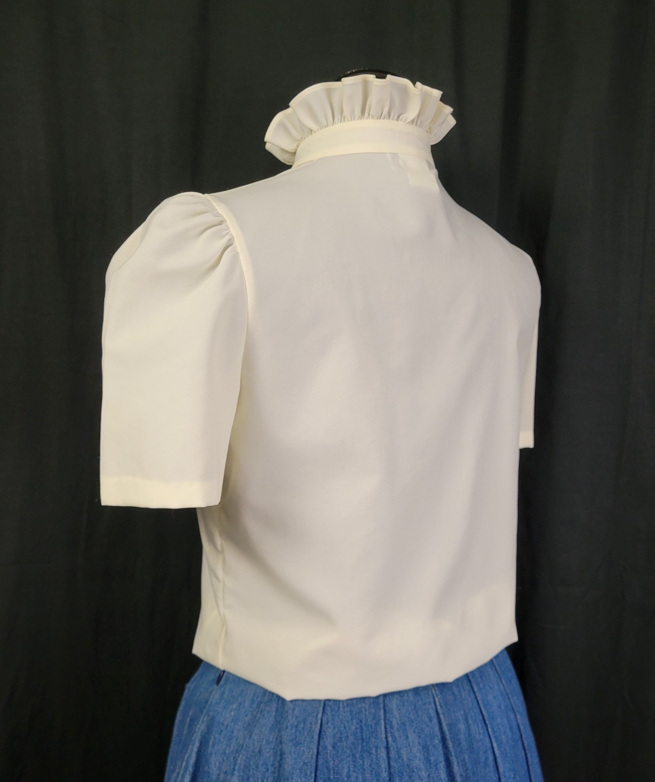 Vintage Lucky Winner Ivory S/S Blouse w Ruffled Collar & Placket Size 9/10