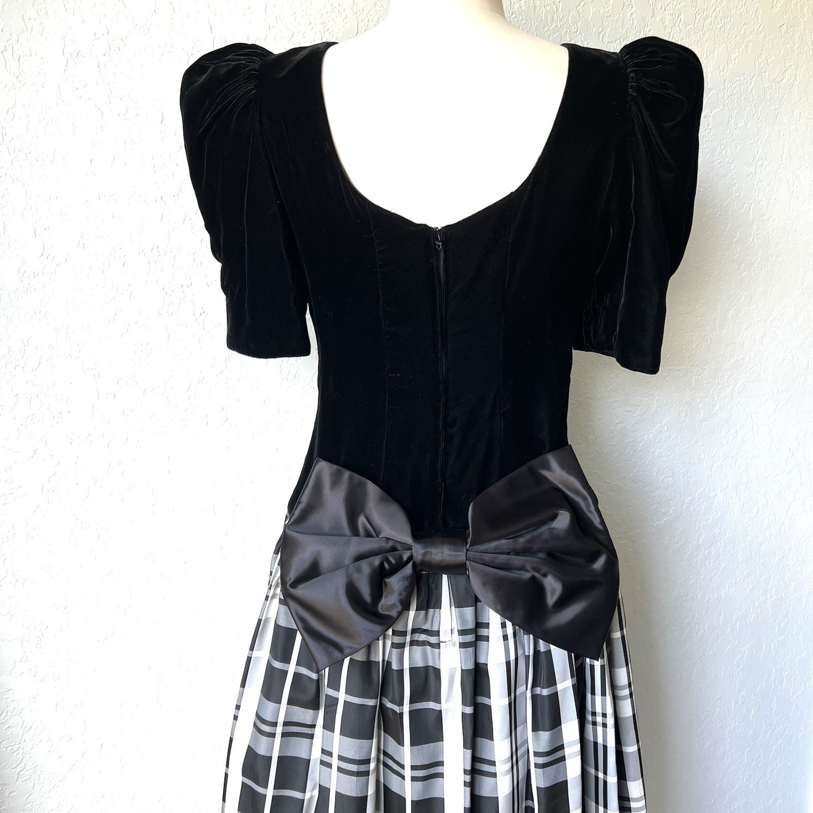 VTG 80’s ACT 1 New York Black Velvet & Taffeta Dress Satin Back Bow Sz 9-10 USA