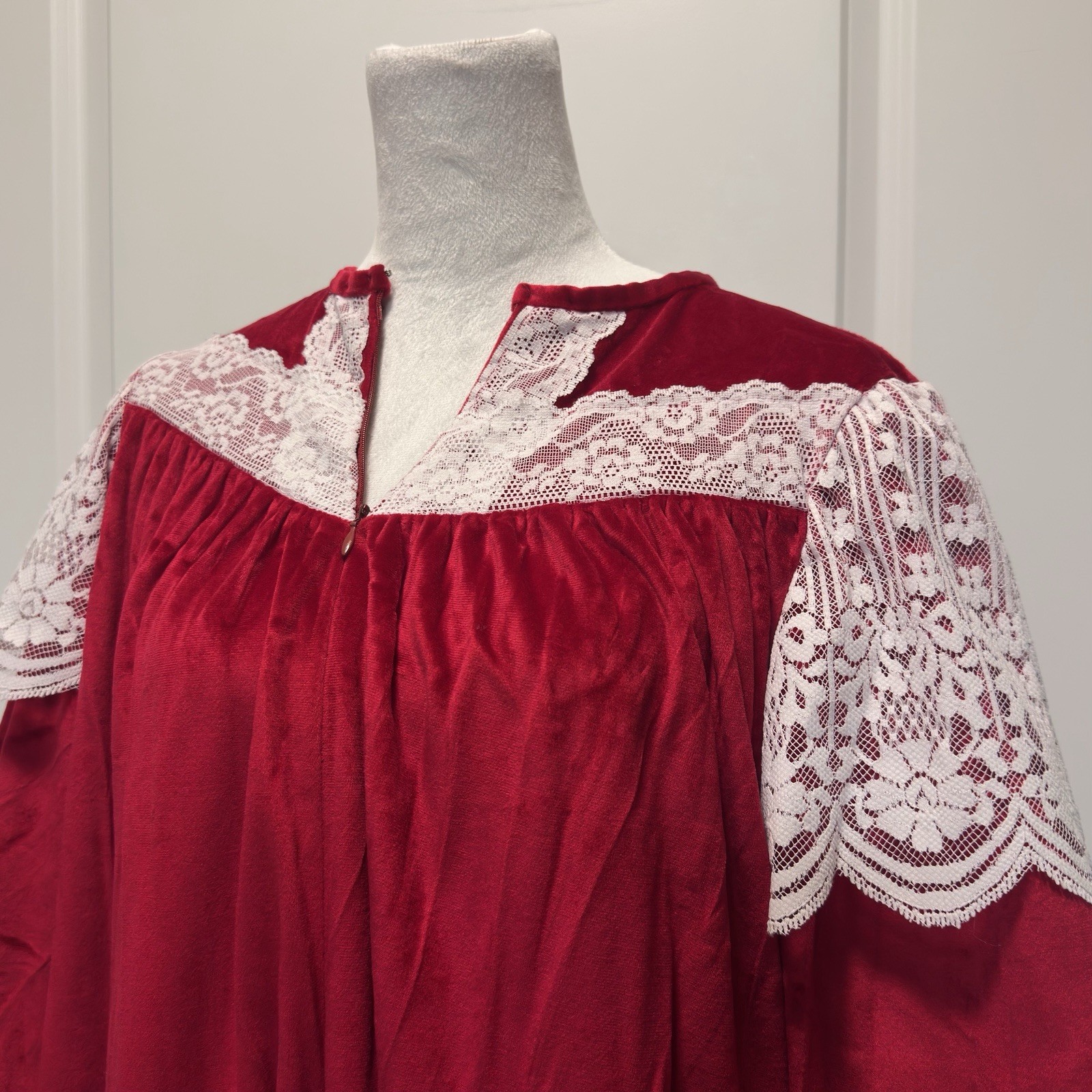 Vtg Brandywine Red Velvet Velour 1/2 Zip Robe Victorian House Coat, Large 1970s