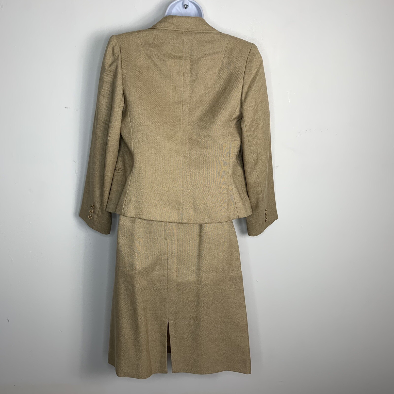Larry Levine Womens Skirt Suit sz 10 Tan Blazer Pencil Classic Workwear VINTAGE