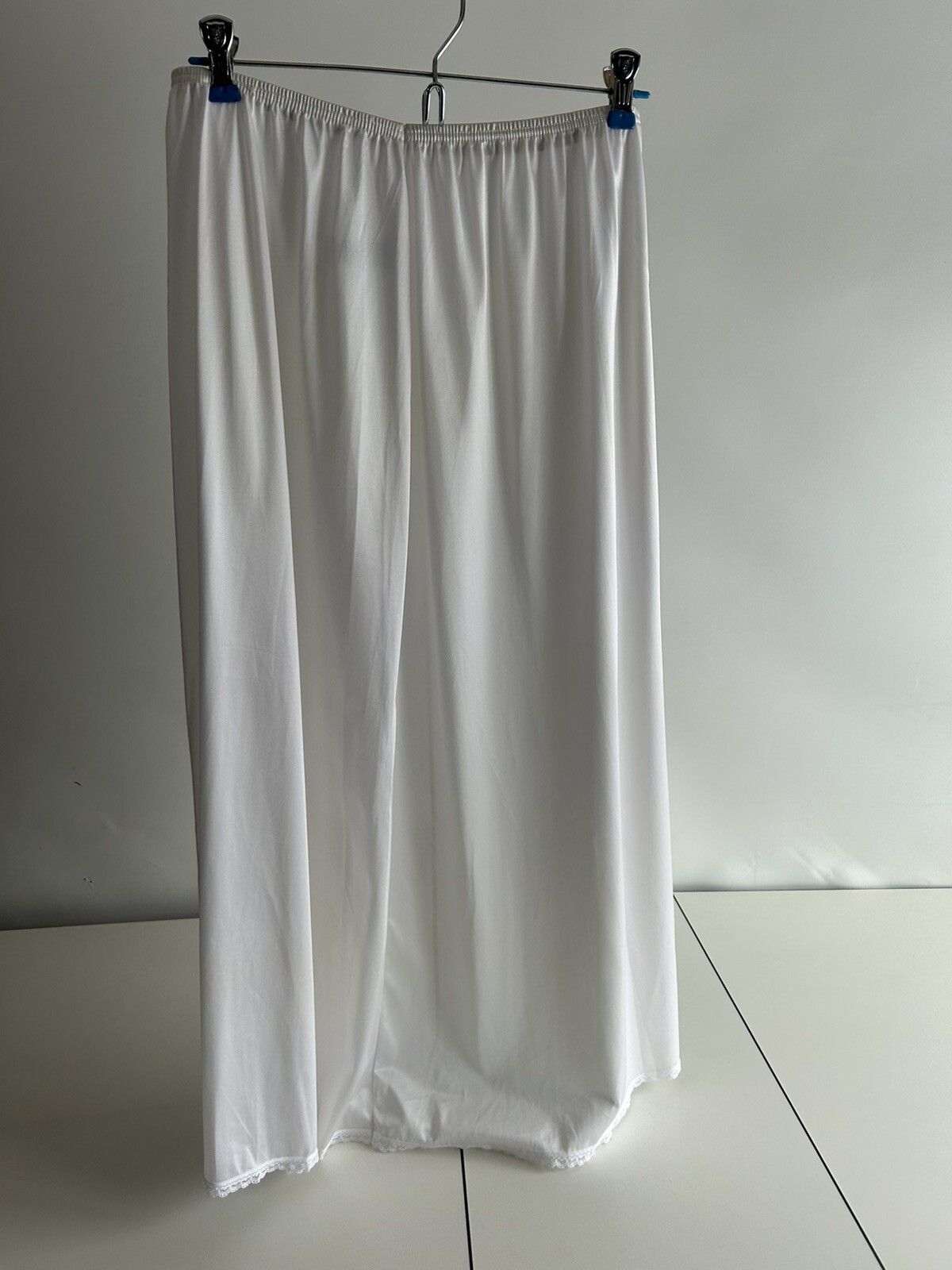 Vanity Fair Women’s White Slip Size L 32″