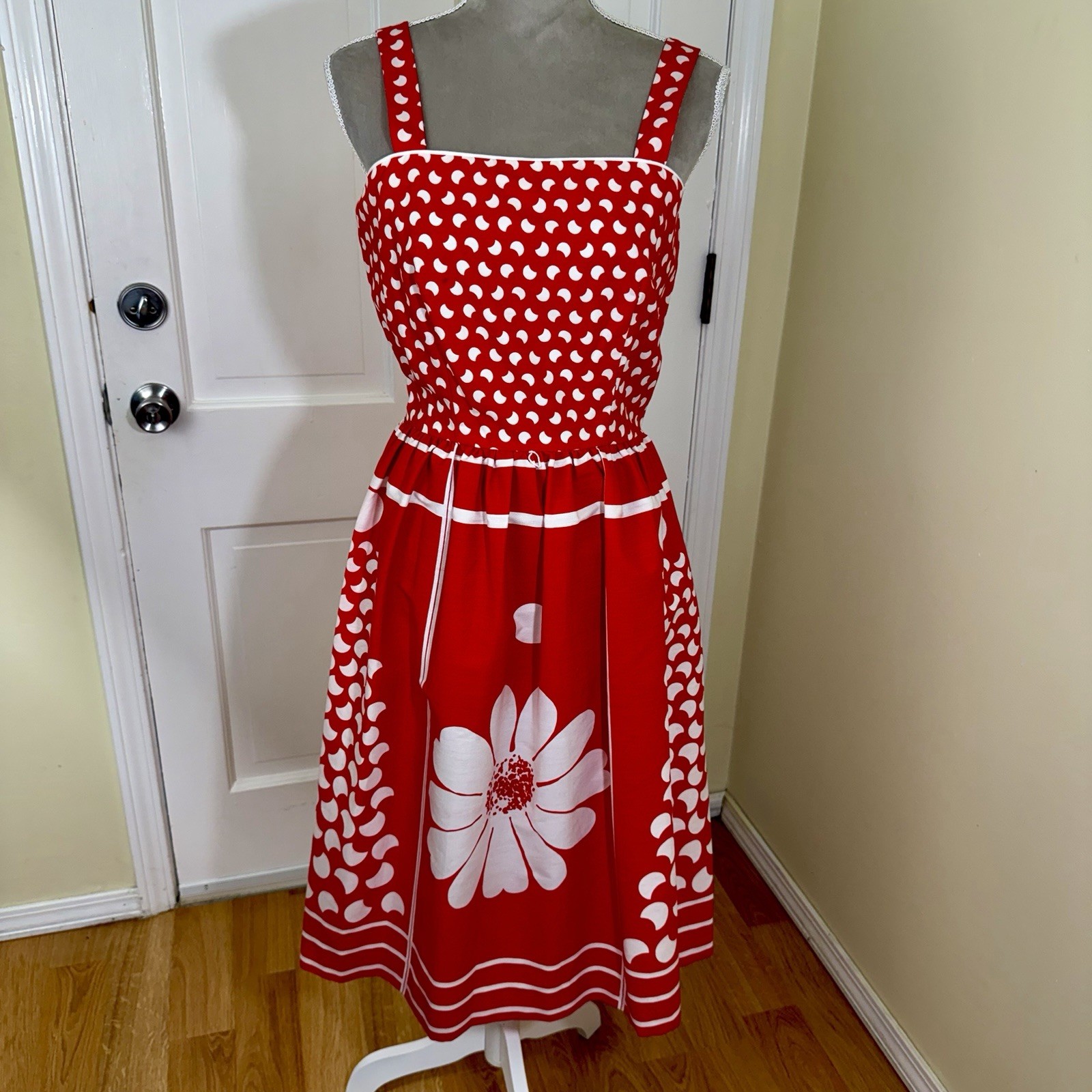 Vintage 70s Jenni Dress 9/10 Red White Floral Fit Flare Rocability Retro Pin-up