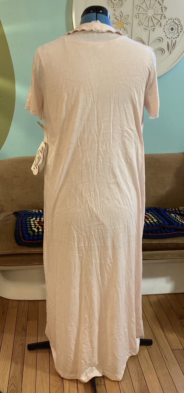 Vintage NOS MCM Vanity Fair Pink Daisy Nightgown & Robe Set Sz. Small/Medium