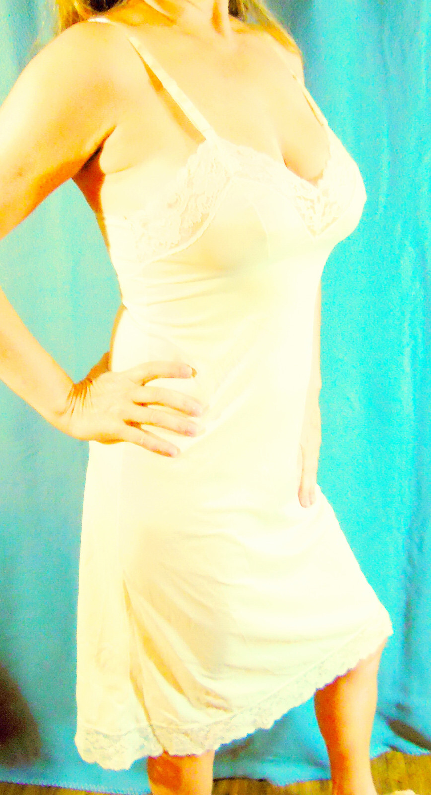 KOMAR VINTAGE CREAMY WHITE SEXY SLIPPERY NYLON LACY FULL SLIP 34 EVC