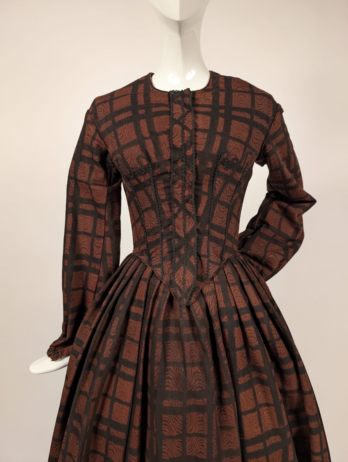 UNUSUAL LINEN WOOL WOOD GRAIN WINDOWPANE 1840’S WINTER WEIGHT DRESS W PLEAT CUFF