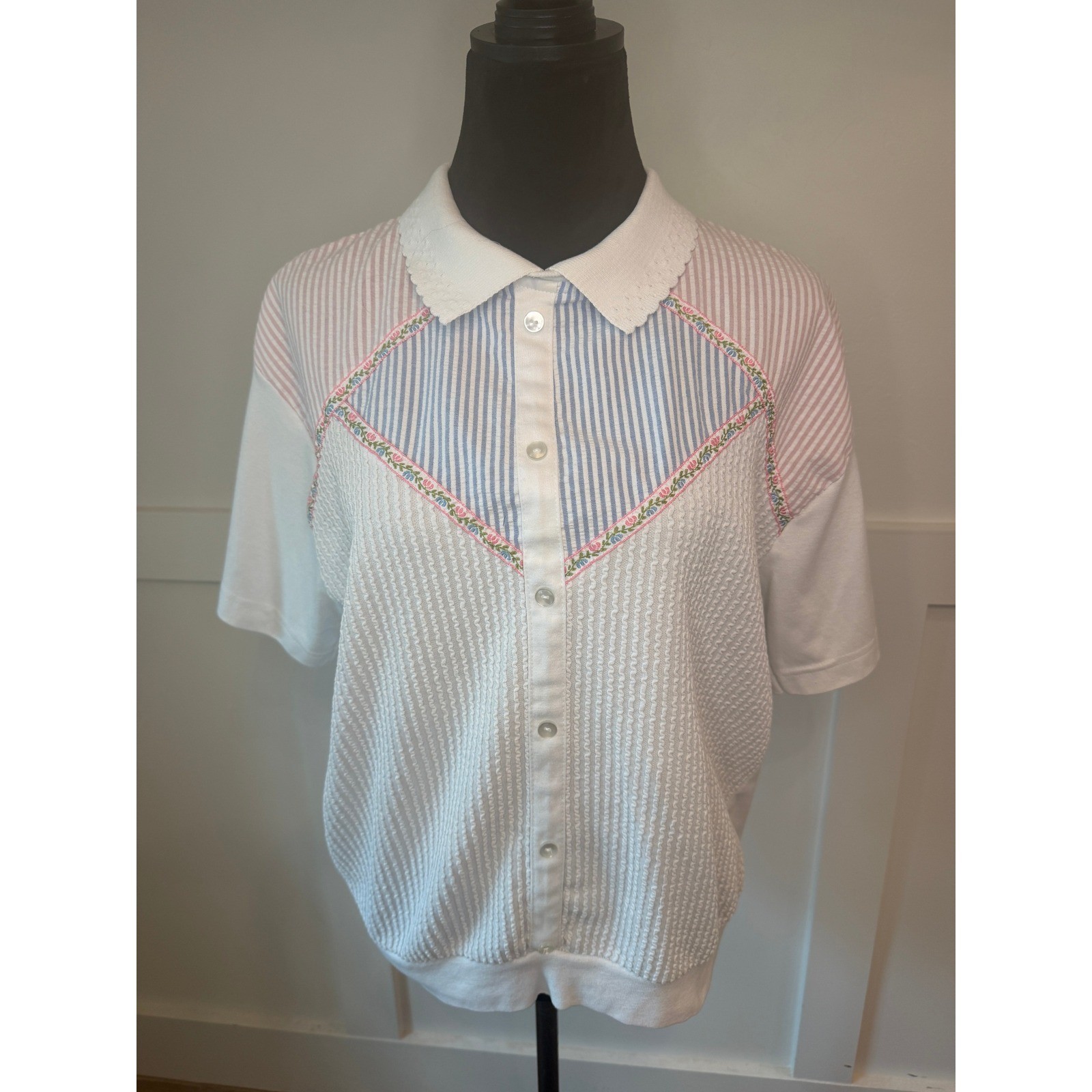 Donnkenny Classics Vintage Pastel Striped Seersucker Floral Button Up Top White