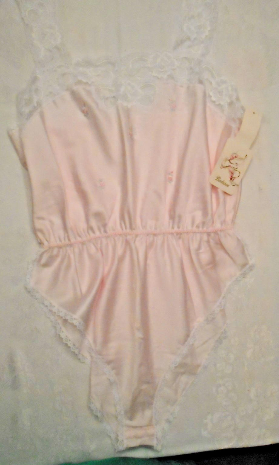 VINTAGE NWT Pale Pink Embroidered Flowers Lace BARBIZON TEDDY Med Lovely New