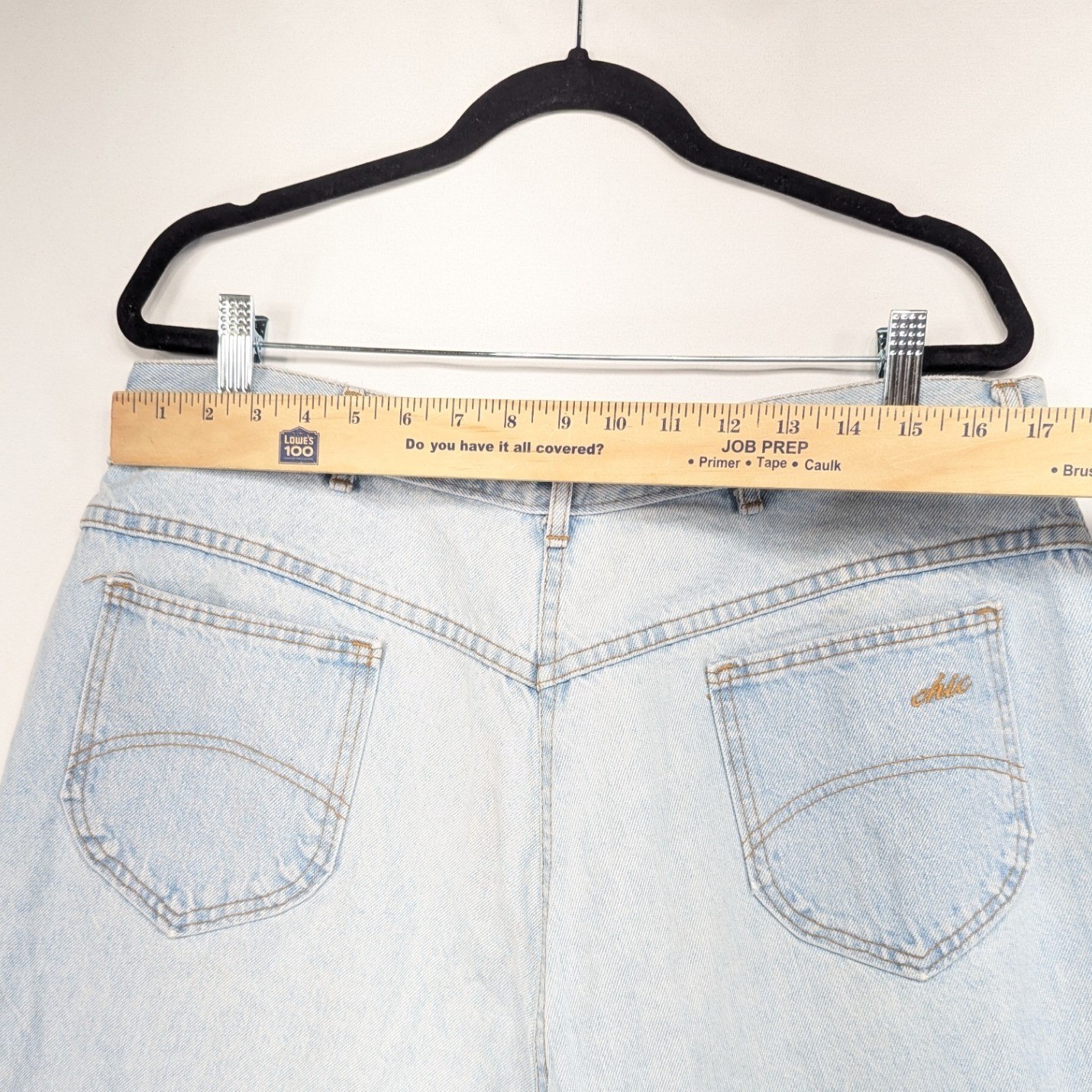 Chic Vintage High Waisted Tapered Leg Light Wash Blue Denim Jeans USA 34×26