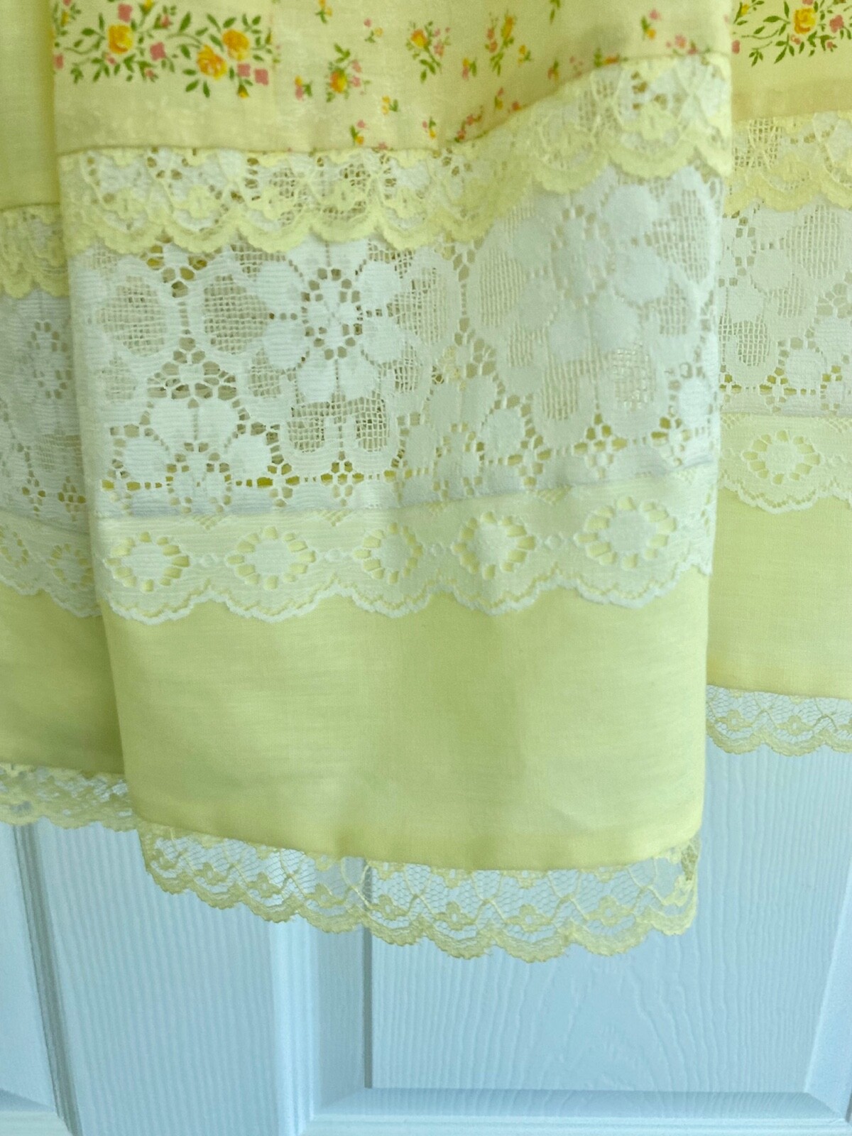 Vintage Multi Section Skirt 26″ Waist – 25″ Length.Yellow/Green/White