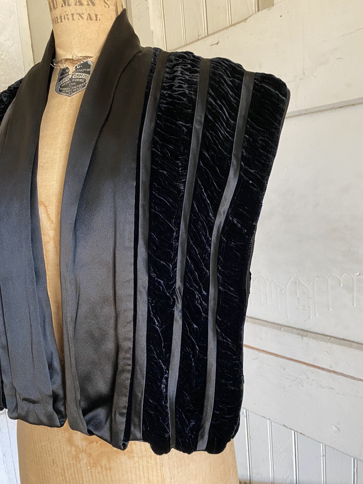 Vintage 1930s Black Silk Velvet Coffin Pleat Capelet Gothic Evening Cape