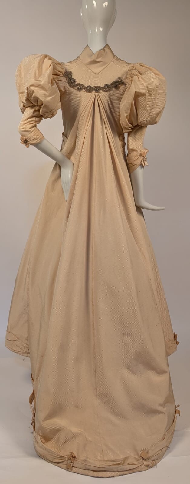 VICTORIAN 19TH C IVORY SILK FAILLE BUSTLE DRESS W PUFF SLEEVES + WATTEAU REAR
