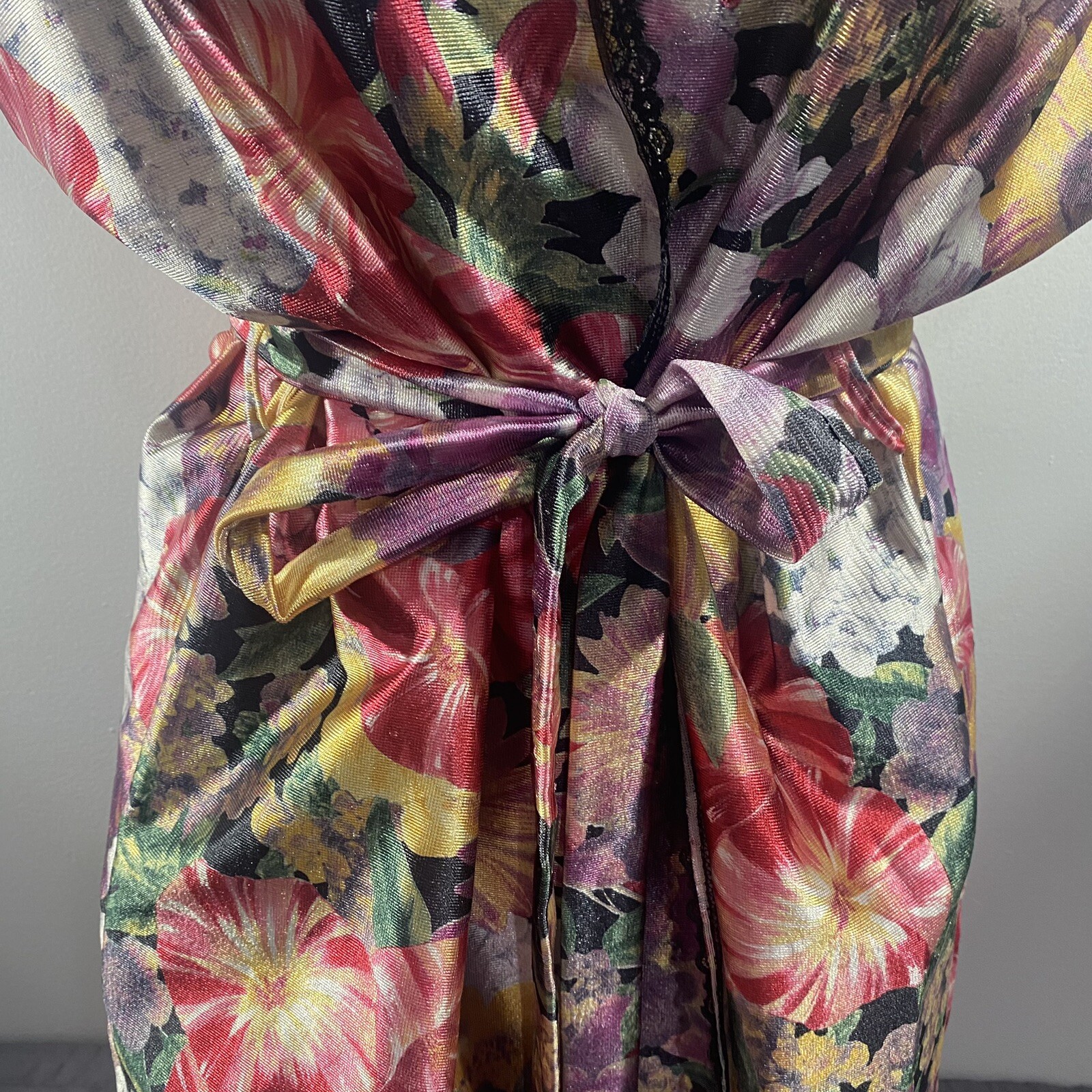 Vtg Floral Satin Kimono Robe Womans Sz Med Lace Trim Sash Feather Bed Intamate
