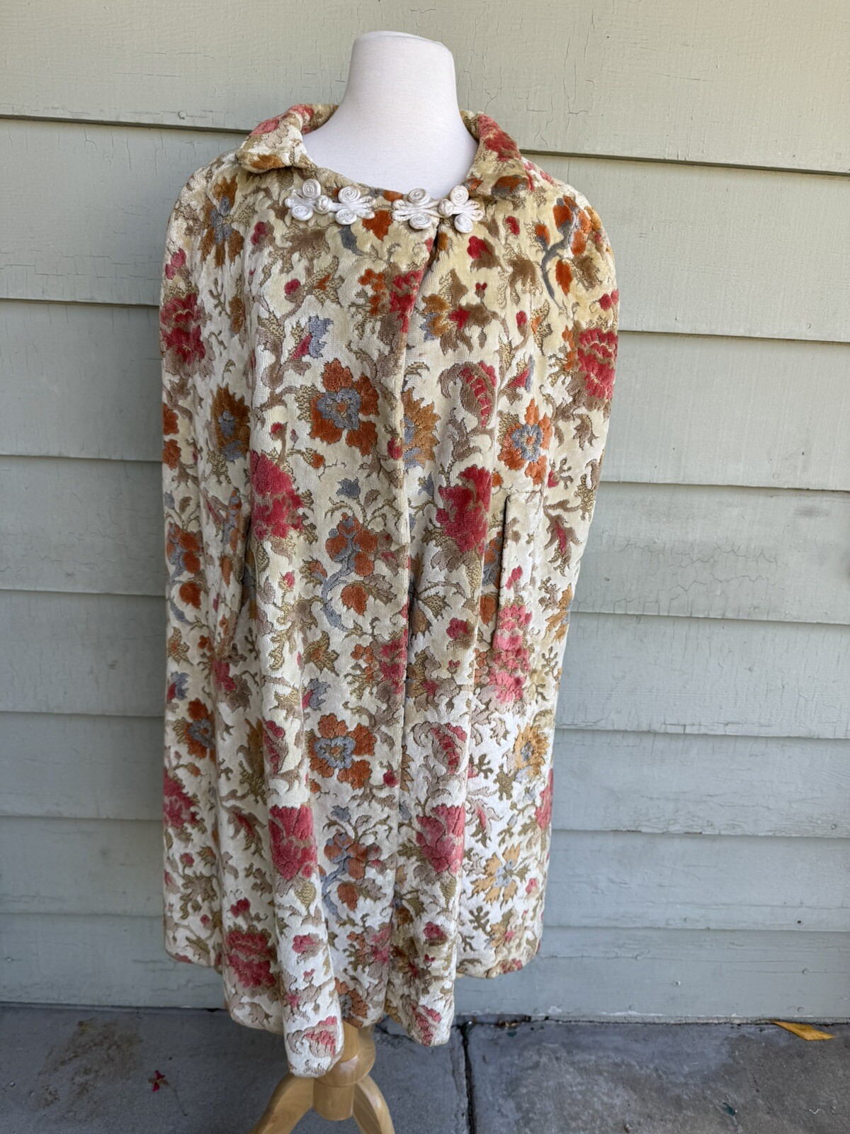 Vtg 70’s Tapestry Cape Tan Floral Leaves Fall Size M/L Peach Coral Gold Coat