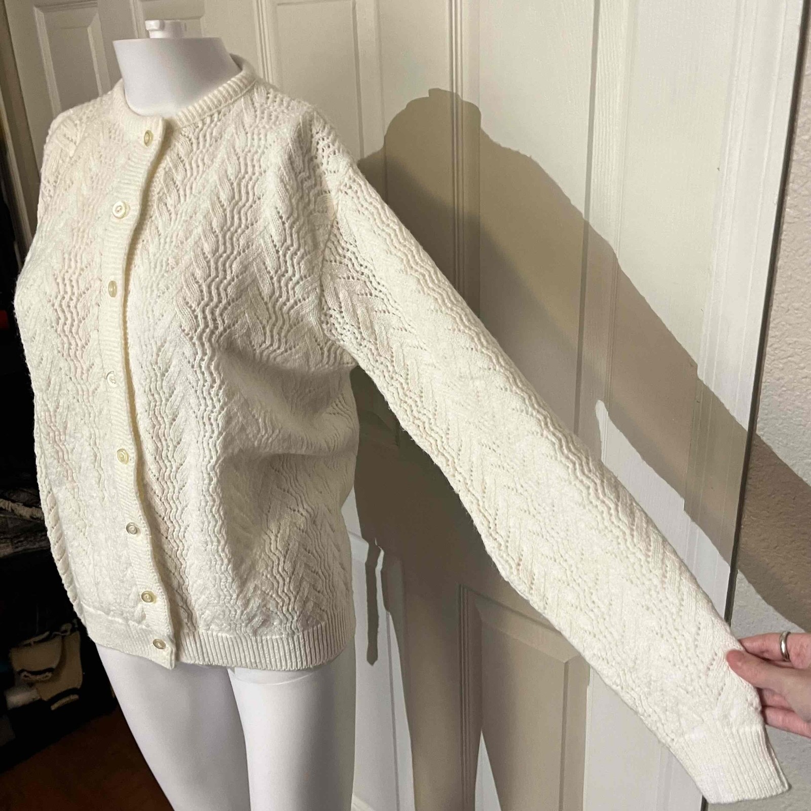 Jolie Vintage 1960s White Knit Button Up Long Sleeve Cardigan Sweater