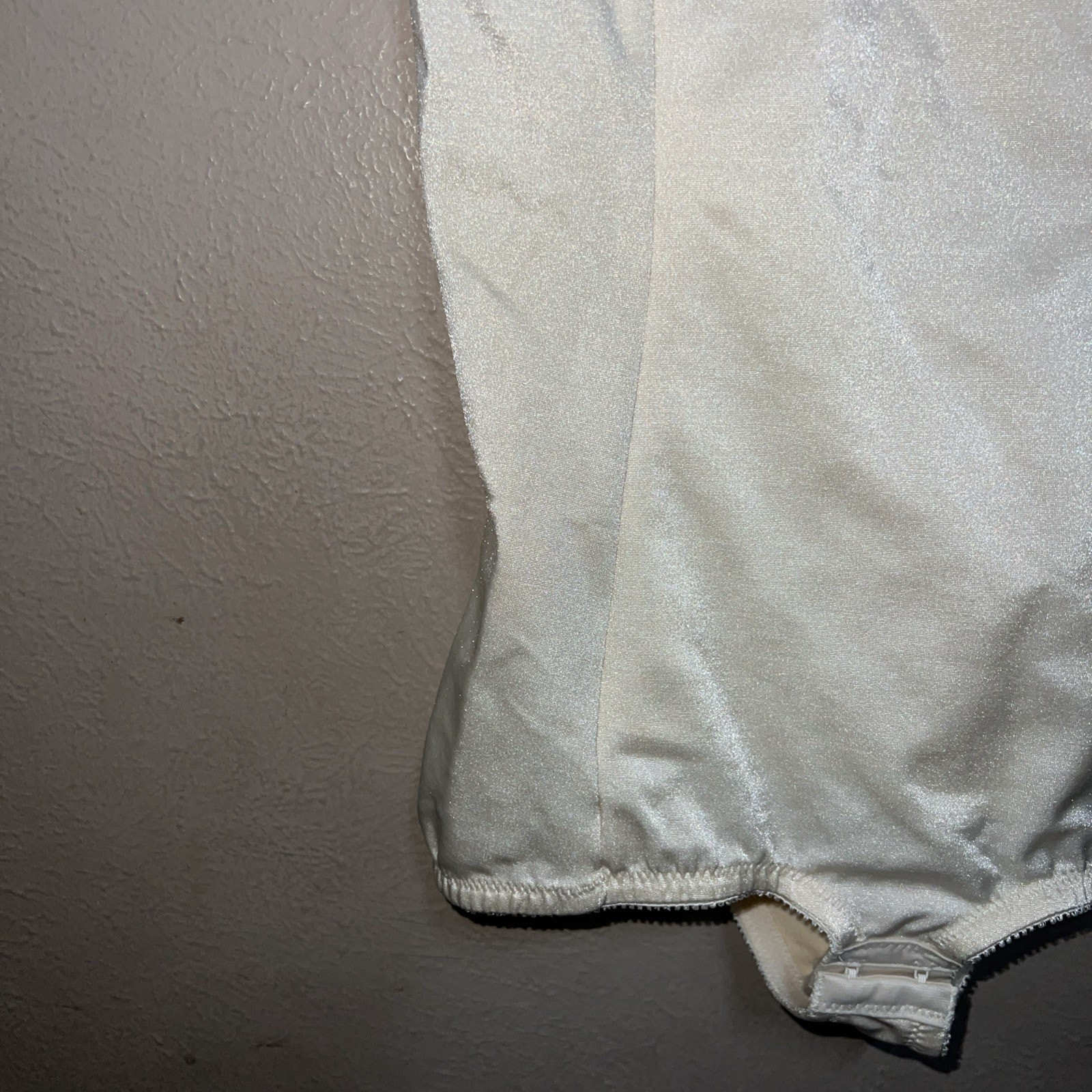 UNDERSCORE VINTAGE SATINY IVORY WIRELESS CUPS ALL IN ONE SHAPER CORSET 38B