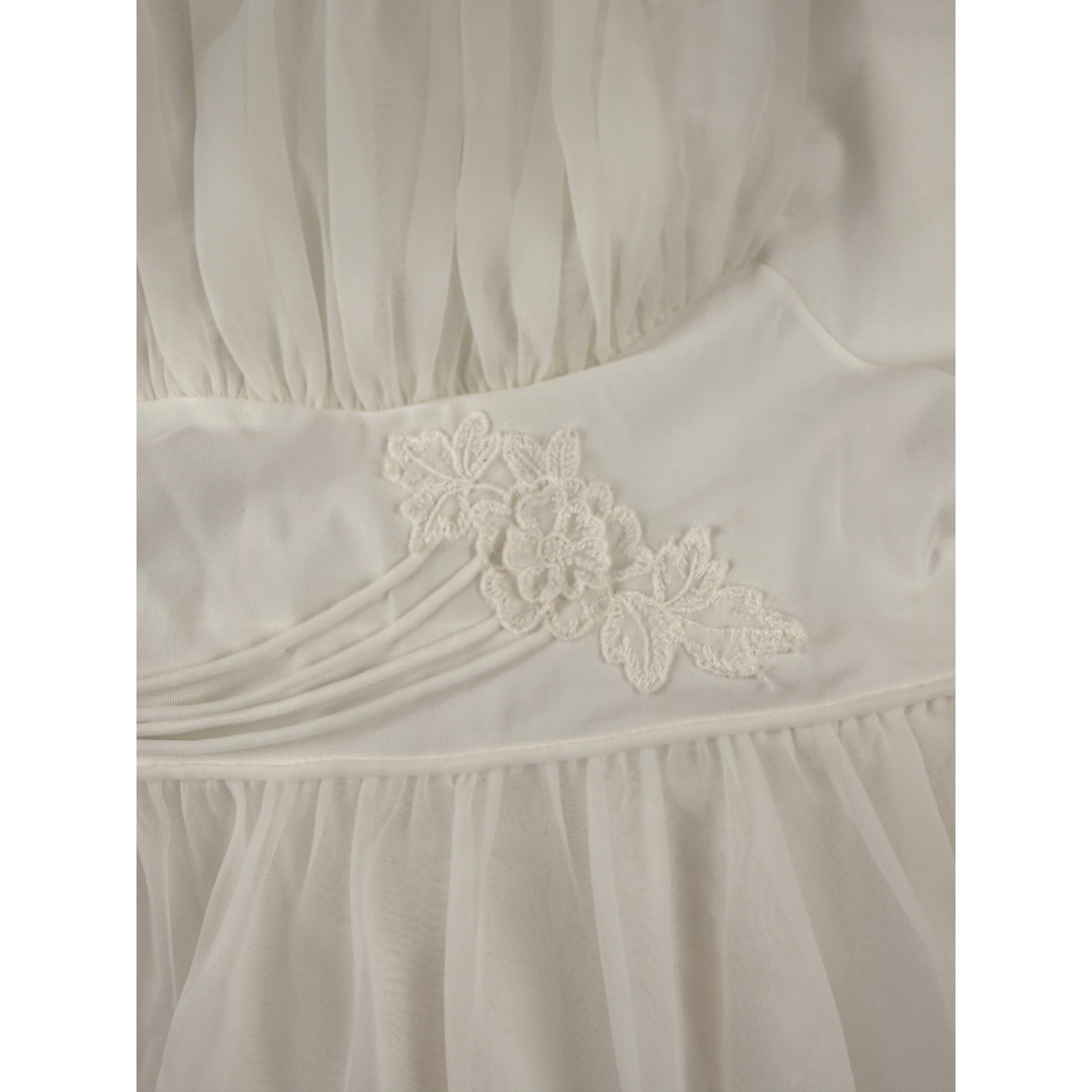 Vintage Shadowline Ivory Nylon Lace Nightgown Scalloped Hem Sleeveless White 32