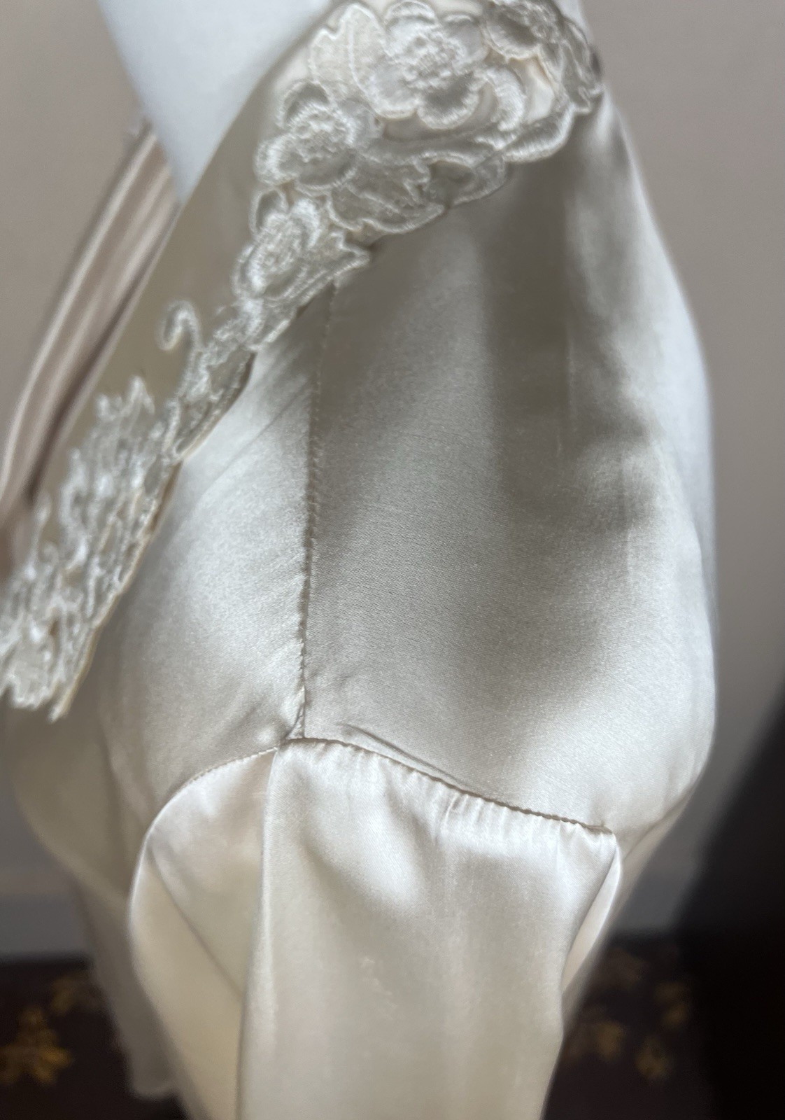 VTG 90’s Nilani Silk Blouse Embroidered Collar Buttons Petite 12 Ivory White