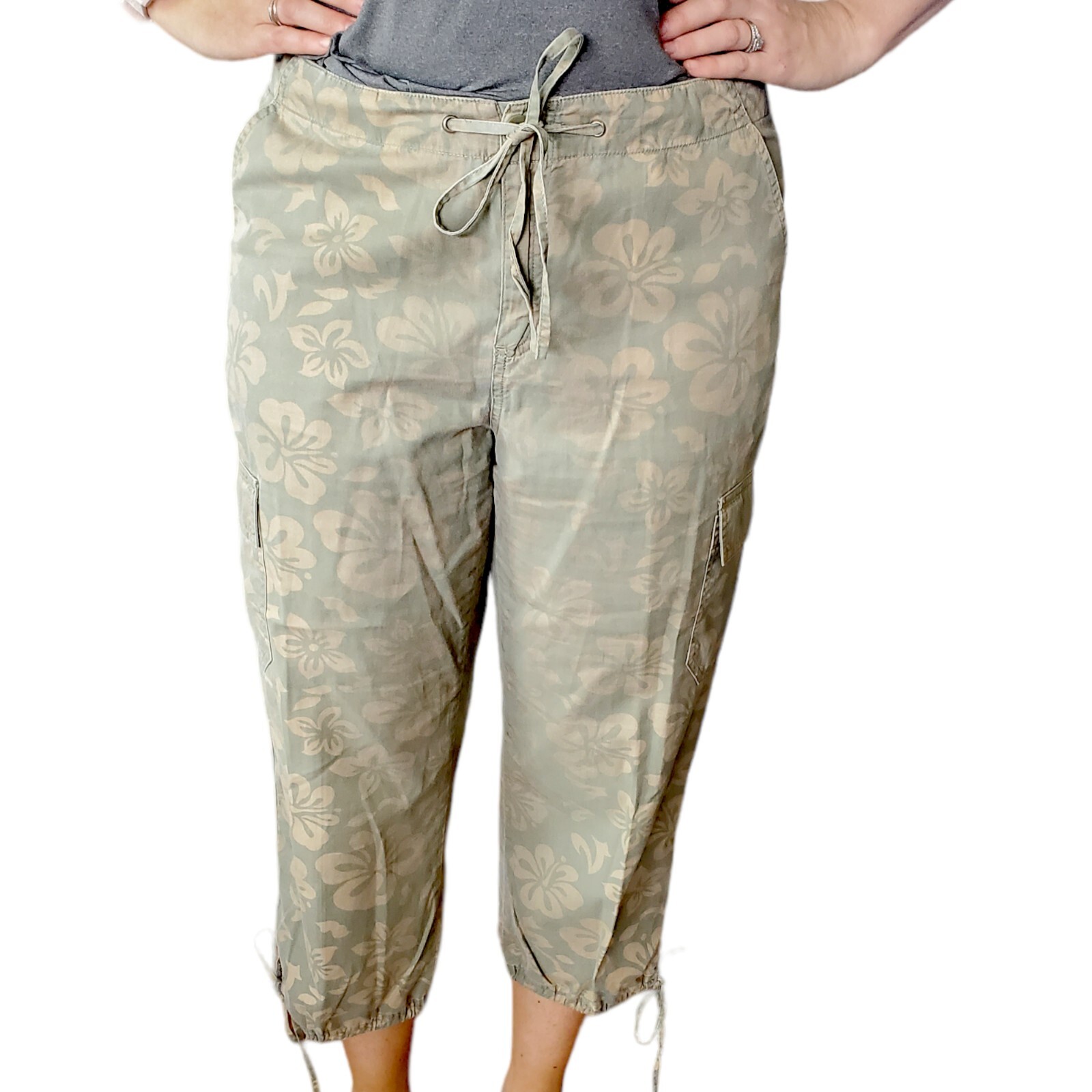 Vintage 90s Khaki Green Hawaiian Floral Cargo Cropped Pants Capris Size M 8/10