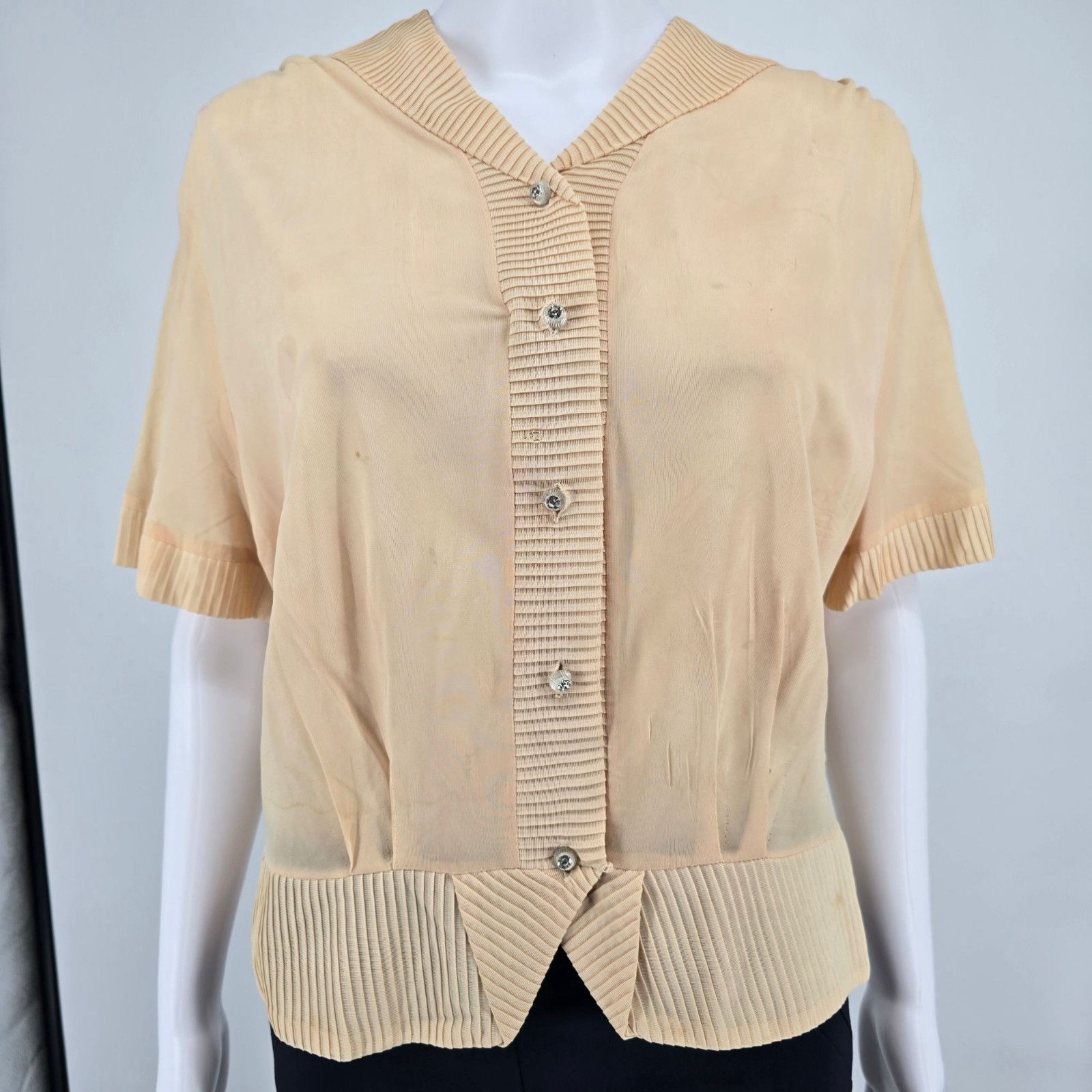 Vintage 1960s Peach Rhinestone Button Ribbed Trim V-Neck Blouse Top (XL) *Fair