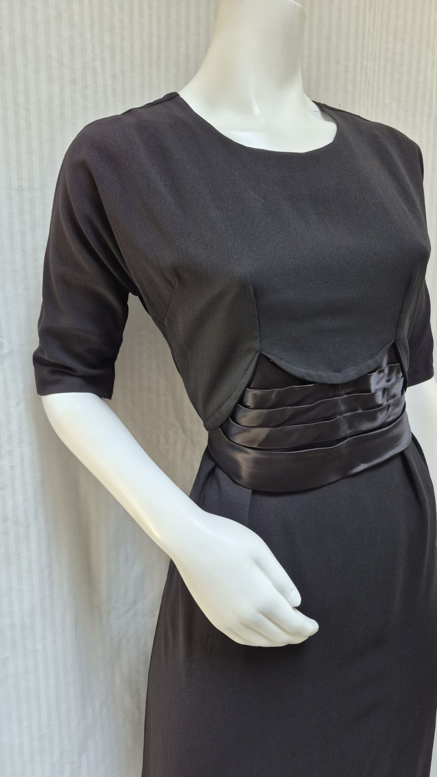 Vintage 1940/50s LORA LENOX Black WIGGLE DRESS w Satin Trim – Size S/M