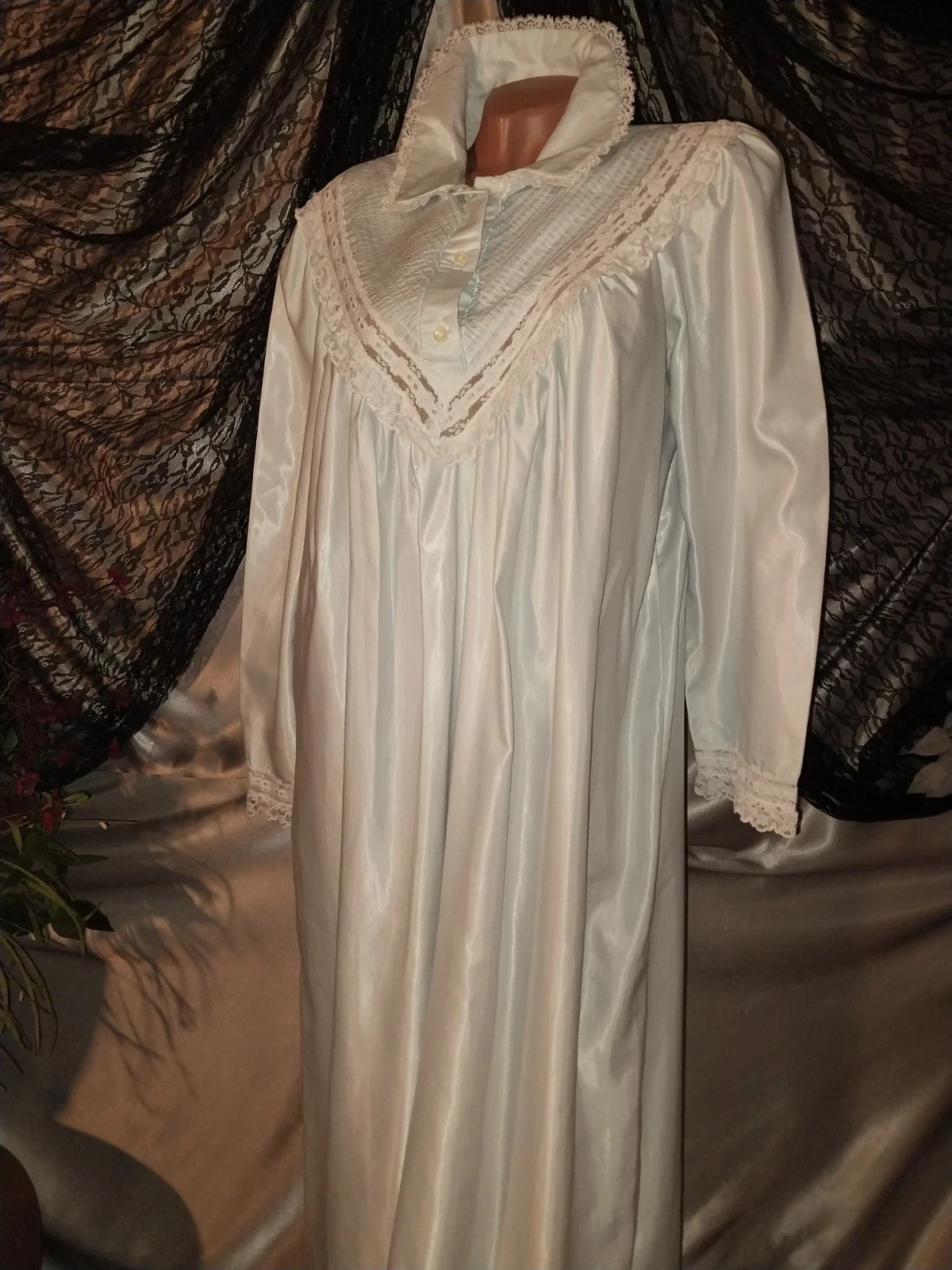 VTG SATIN Shiny pintuck Anastasia Coquette Cottagecore Nightgown Poets 40 42