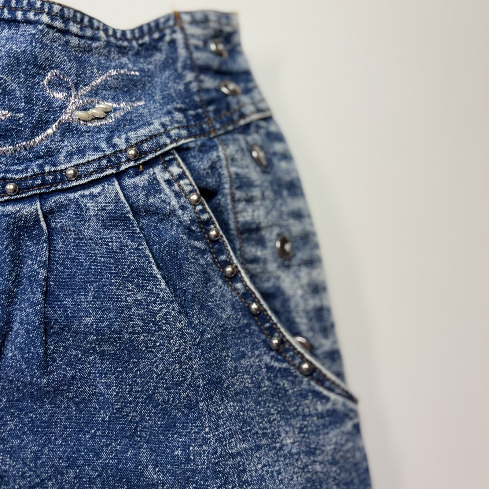 Vintage 80s Size L Pretty Bleu Womens Blue Acid Wash Beaded Embellished Shorts