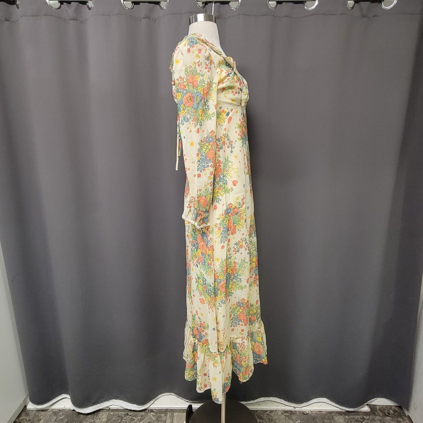 Vintage Empire Waist Maxi Dress Cream Floral Ruffle Open Back Lace Trim XS S