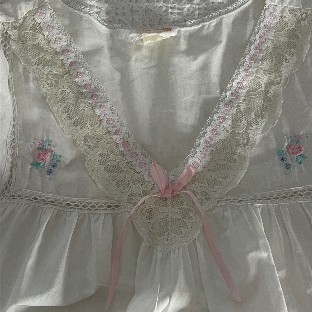 Beautiful Vintage Barbizon White Lace Trim Nightgown