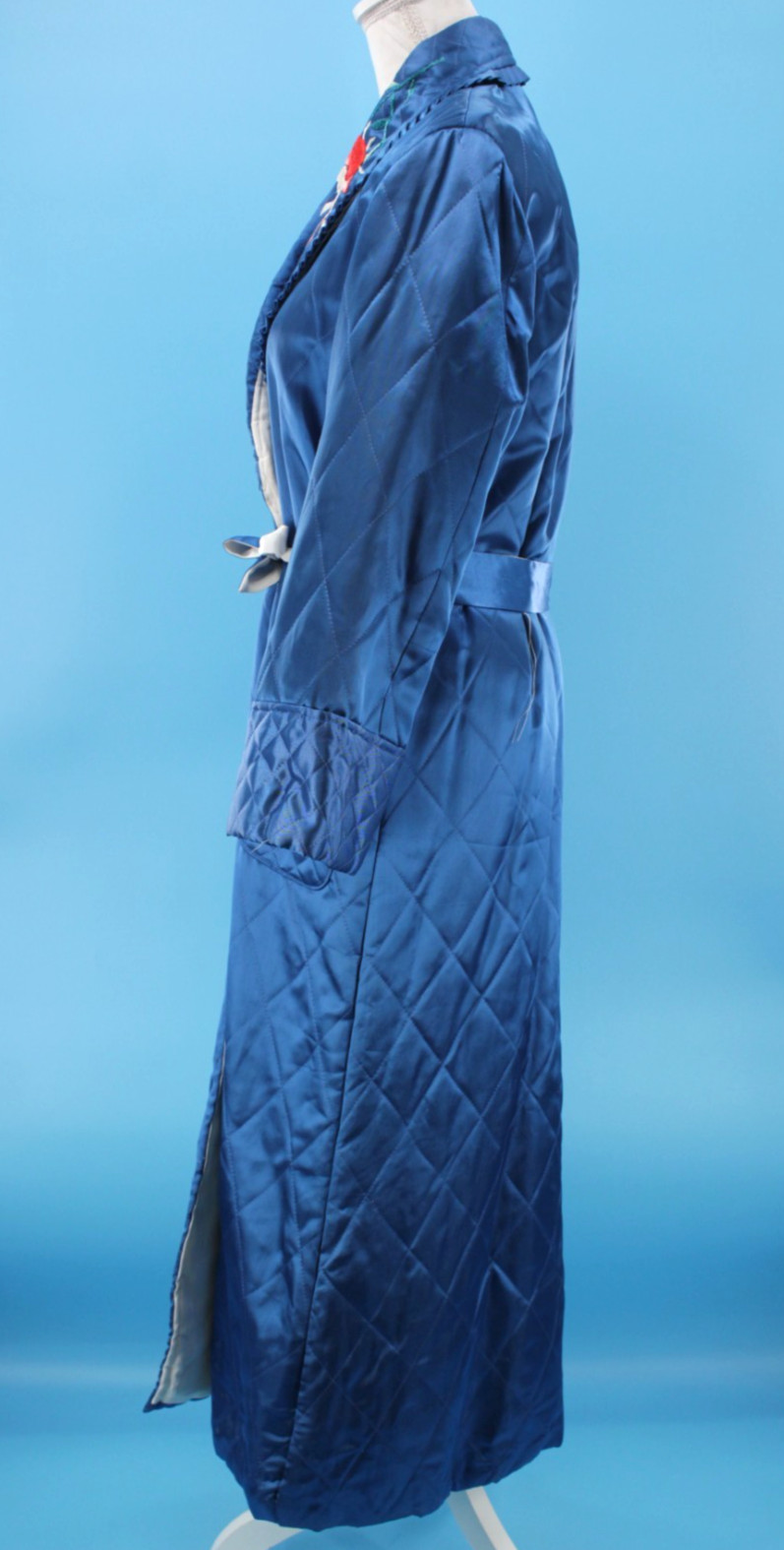 VTG Womens 50s 60s Blue Embroidered Rayon Korean / Japanese Robe S/M 1950s 1960s