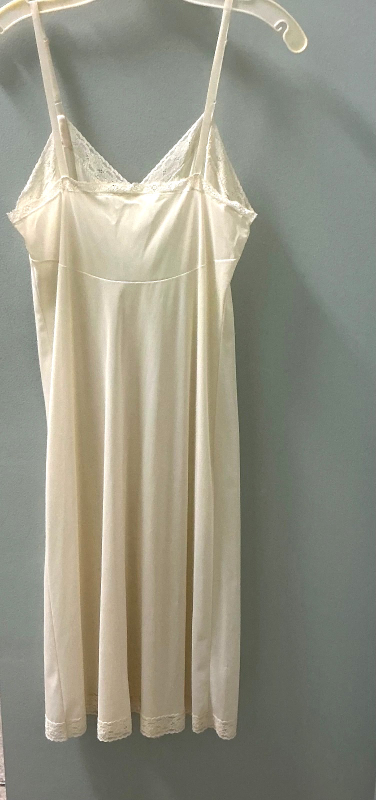 Vanity Fair Nylon & Lace Full Slip Ivory Size 34 T Lingerie Streetwear Vintage