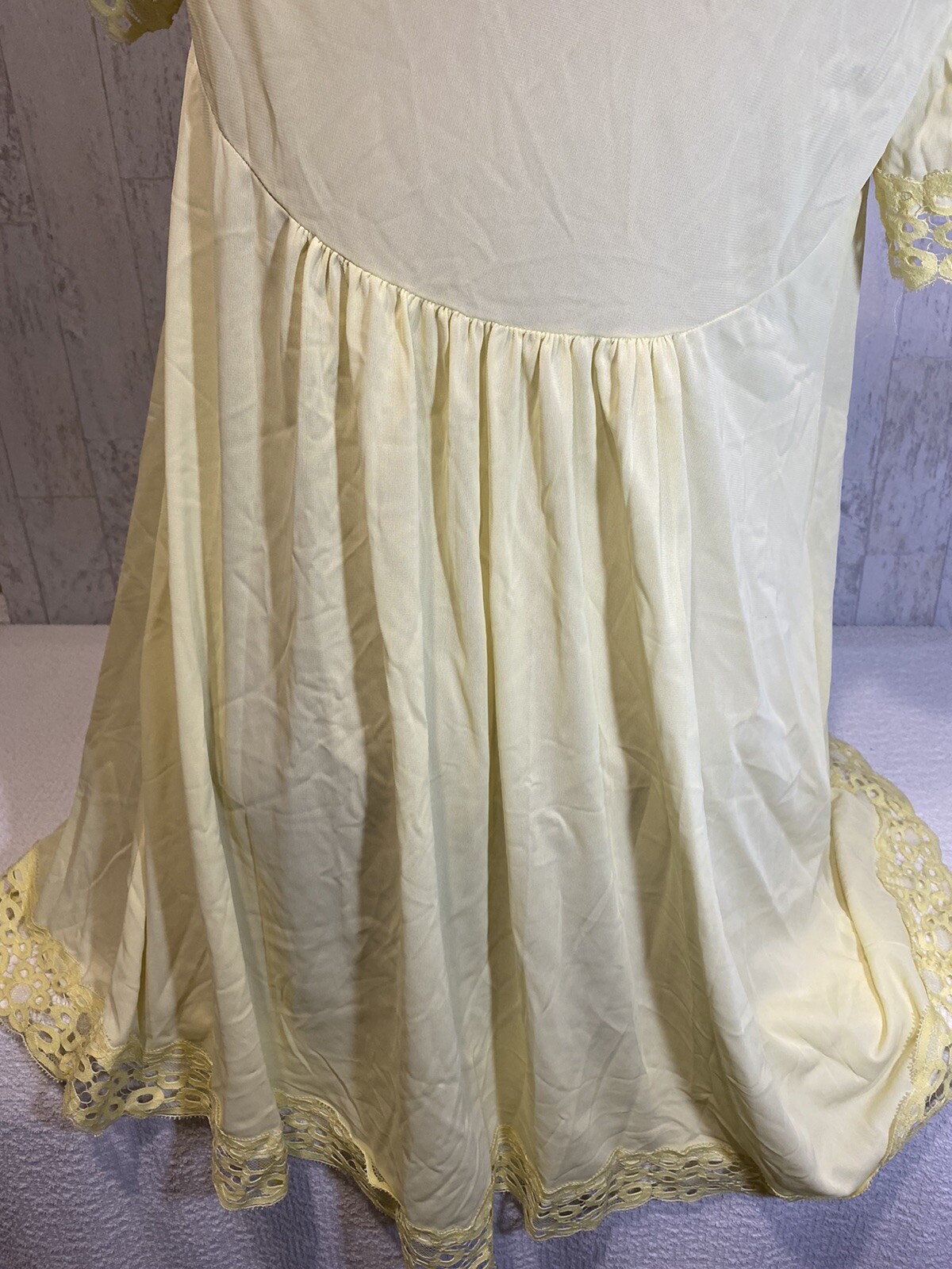 VTG Peignoir Robe Yellow 100% Nylon Sears Roebuck & Co Small-32-34 butter #L49