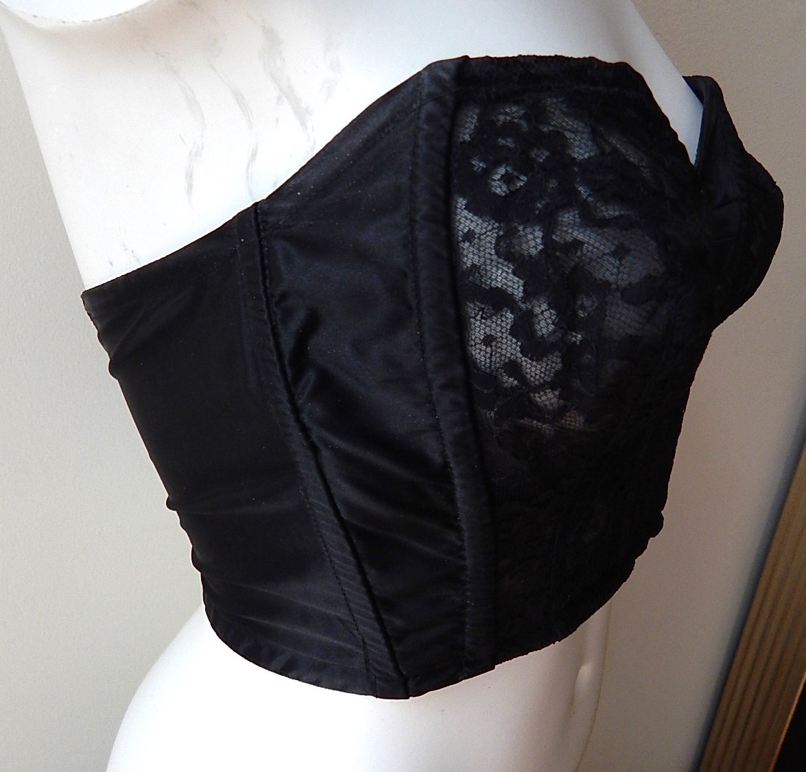 Beautiful Vintage Sidallis 3/4 length bra, size 36B