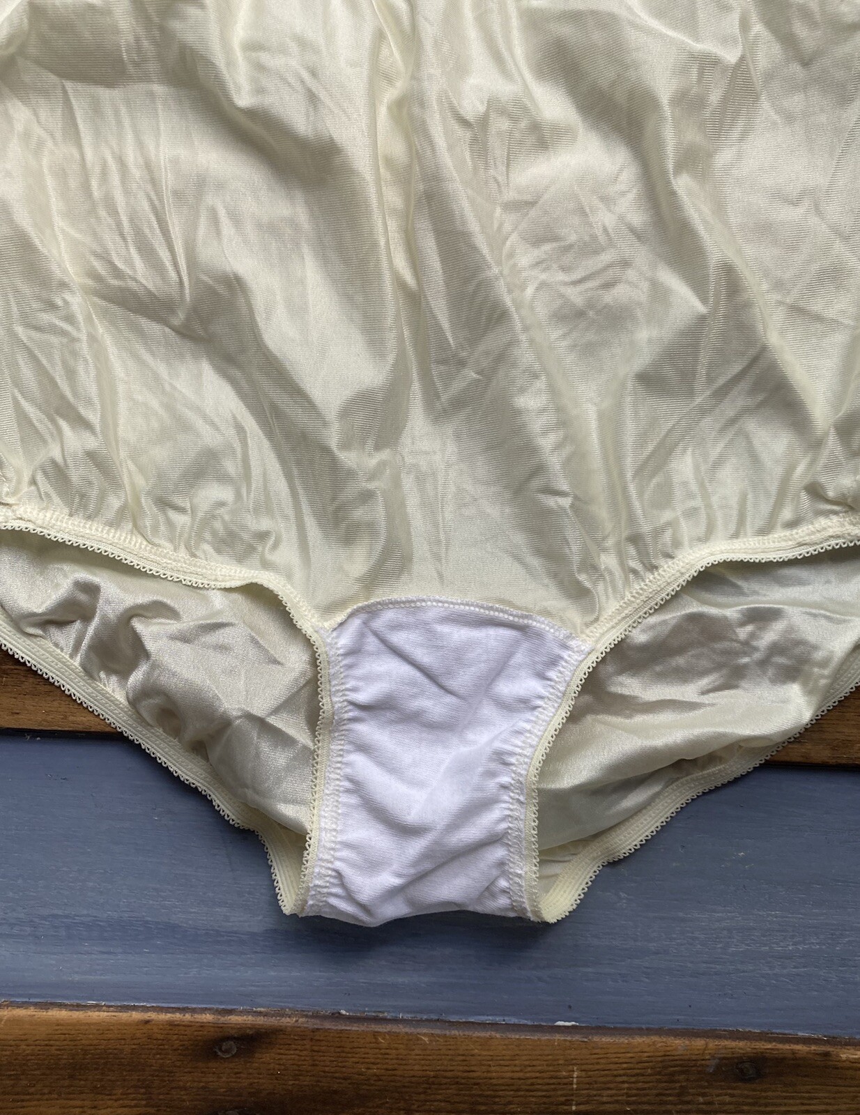 Vanity Fair LACE Corners Nouveau Sissy Panty Silky Nylon 7 / Lg Ivory Nude Gloss