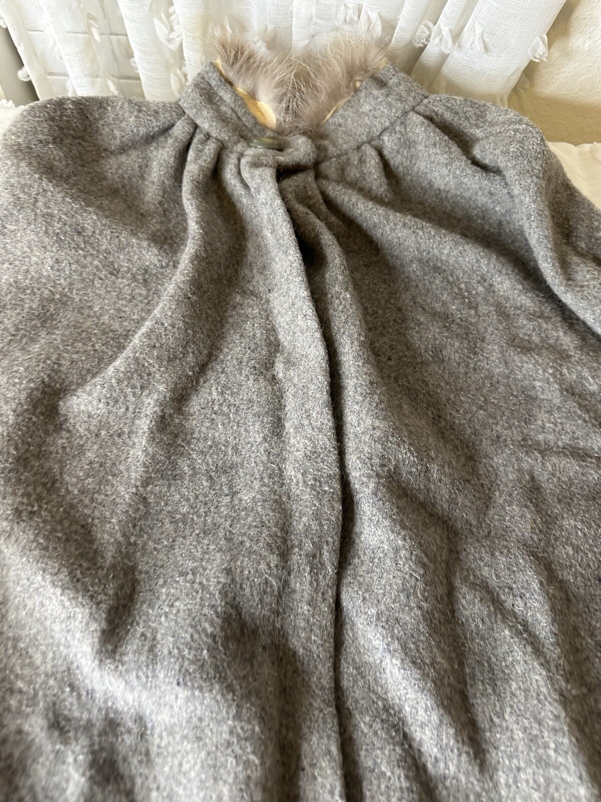 VTG Wool Opera Cape poncho Coat Cloak Blanket O/S Warm Fur Trim Pockets Hippie