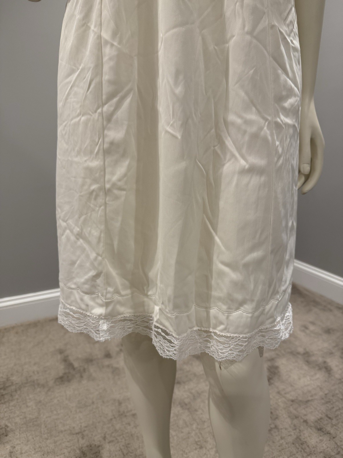 Sears The Doesn’t Slip Full 38 White Nylon Lace Vintage Lingerie Romantic Sexy