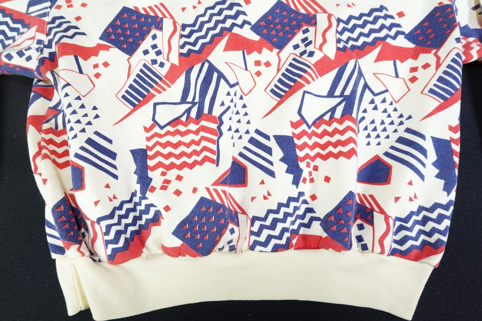 NIKE Vintage 1987 Women’s Geometric Print Fleece Crew Sweatshirt Angela Snow
