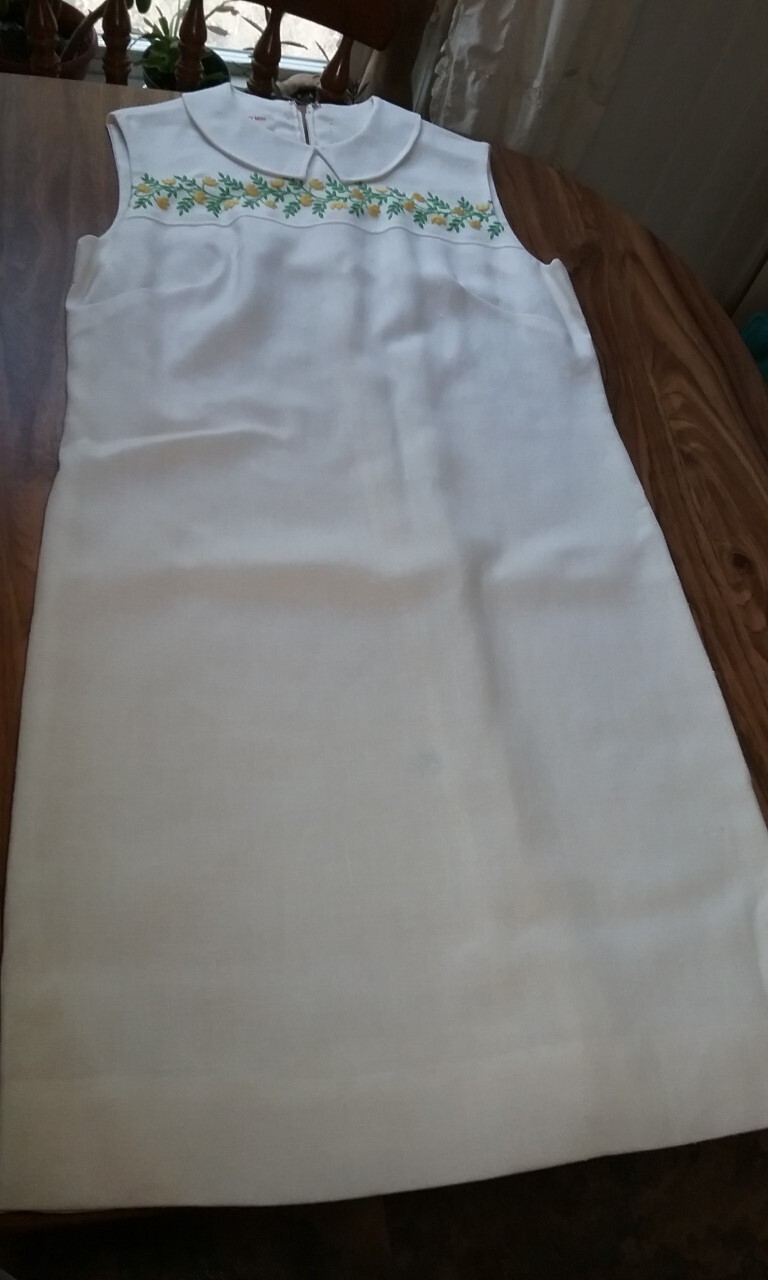 1950’s Retro Country Miss Linen White Dress Sleeveless Floral Embroidery size 16