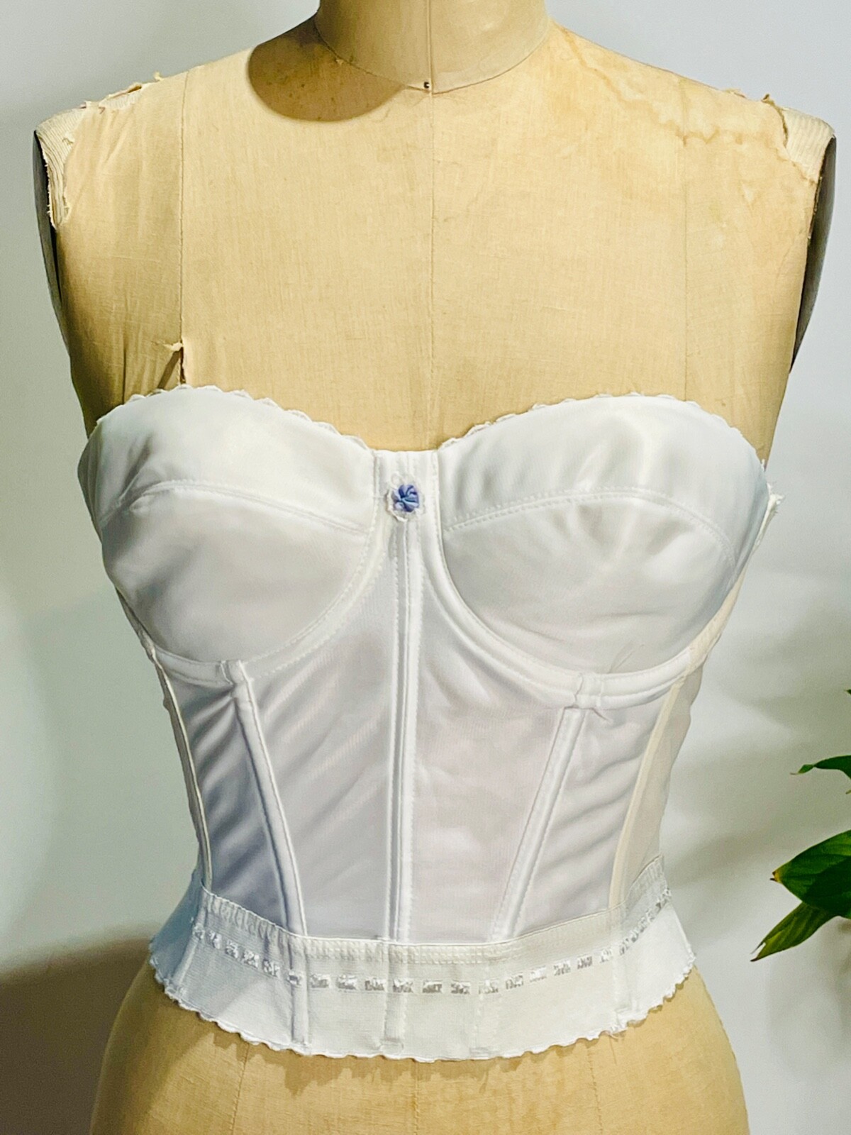 VTG 60’S CARNIVAL SMOOTH WHITE STRAPLESS BACKLESS LONGLINE PIN-UP BRA*36 B