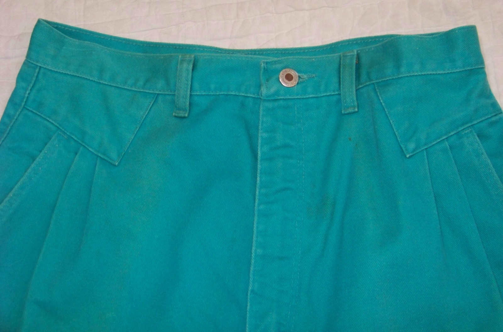Vintage Wrangler Pleated Front Jeans – NA687AA – Size 17 x 30 (Altered Inseam)