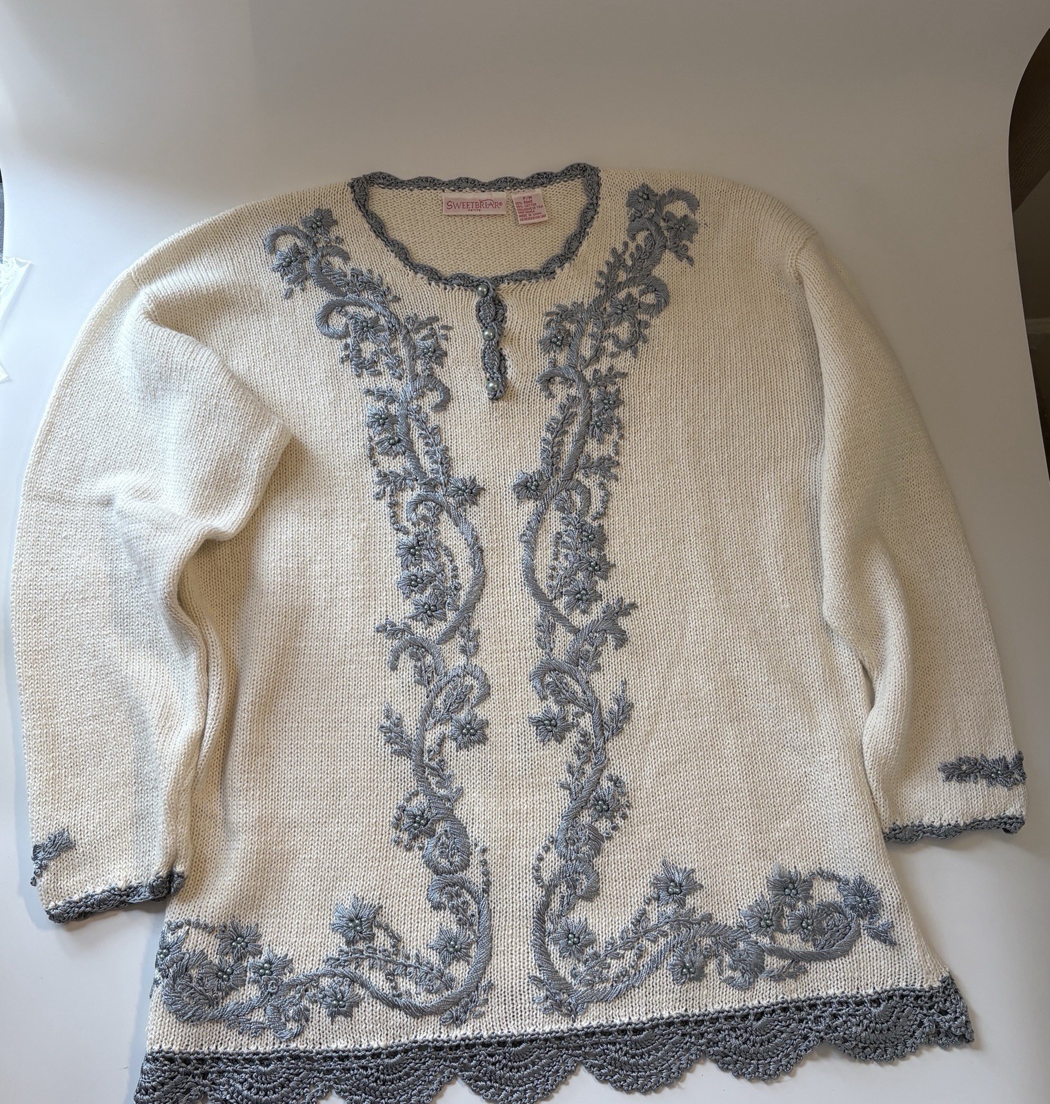 Vintage Women’s 90’s Sweater Floral Vine Embroidered Crochet Hem Grannycore