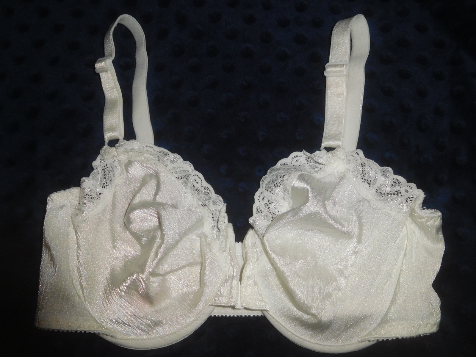 VTG Warner’s 01021 Shine On White Satin Unlined Bra Lace Trim Front Closure 36C