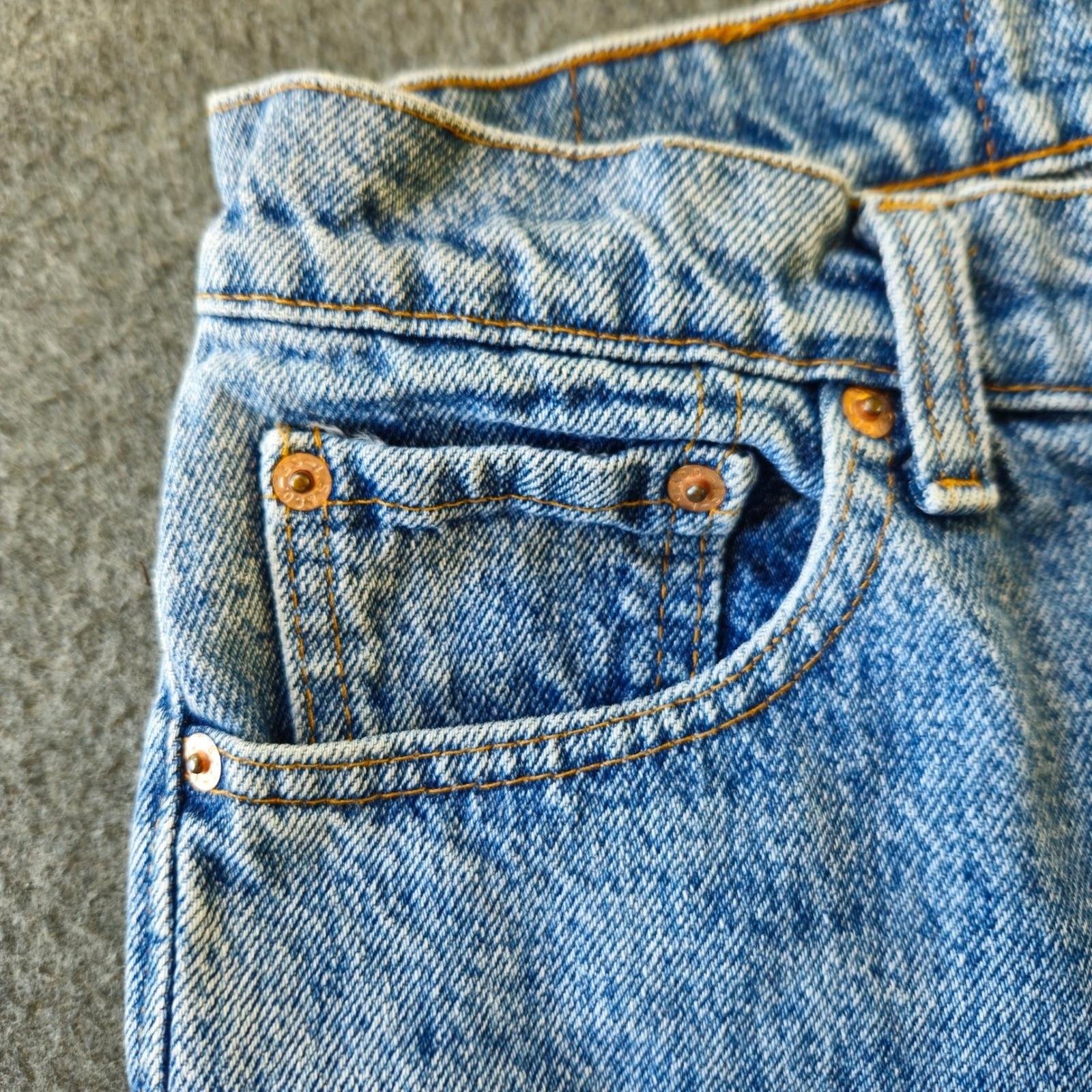 Vintage Levi’s 550 Jeans Oct 1998 Black Batwing Fade 28×30 Lt Wash Made in USA