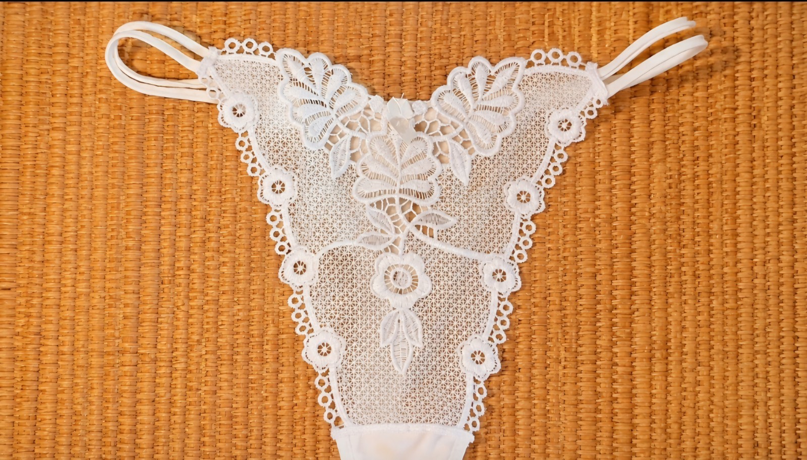 1990’s White Lace Thong Panty Size 9 Semi-share Double Strapped Hips G-string